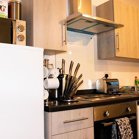 Livestay-Modern Apartment Minutes Away From Heathrow Slough Buitenkant foto