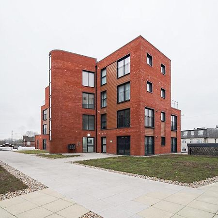 Livestay-Modern Apartment Minutes Away From Heathrow Slough Buitenkant foto