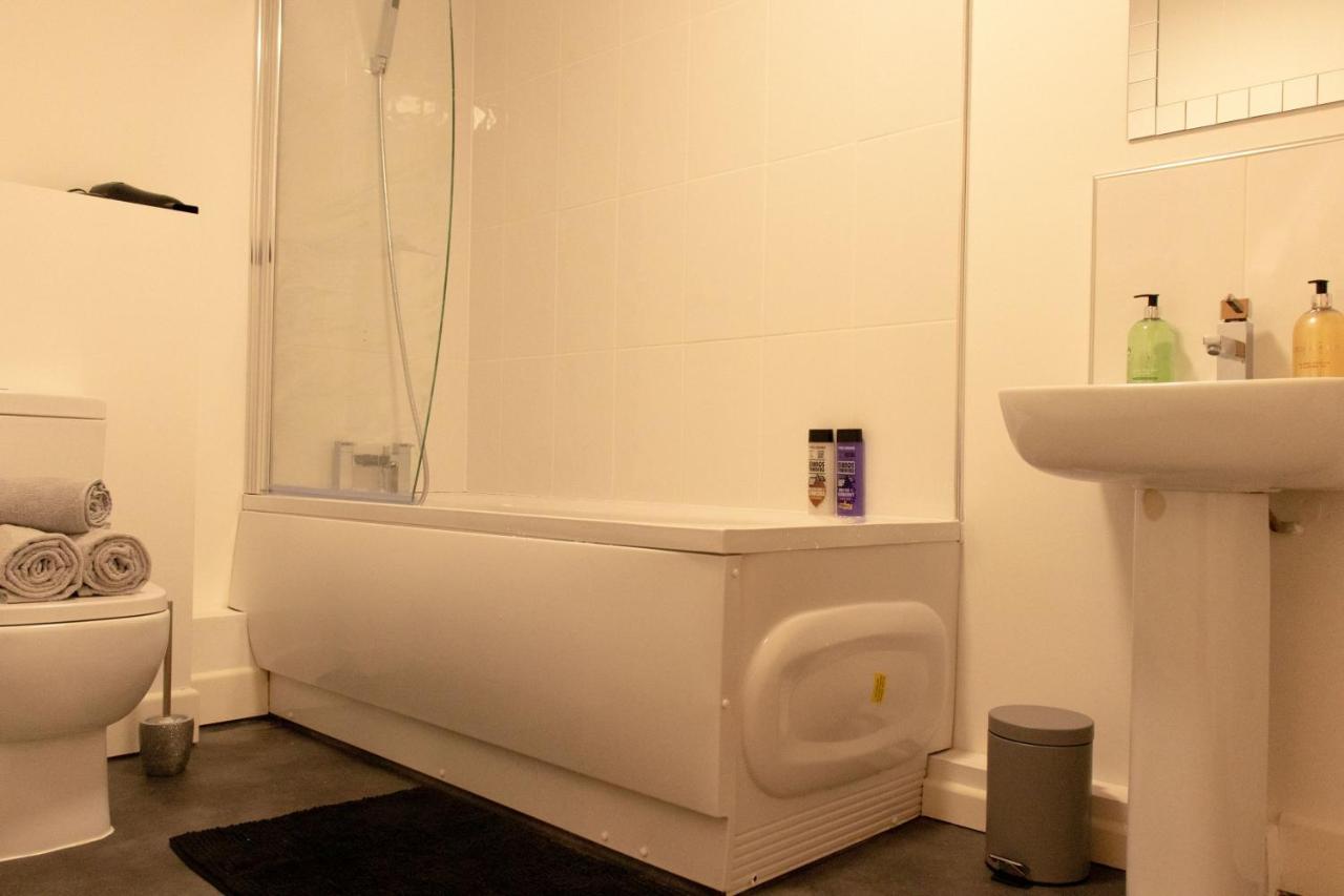 Livestay-Modern Apartment Minutes Away From Heathrow Slough Buitenkant foto