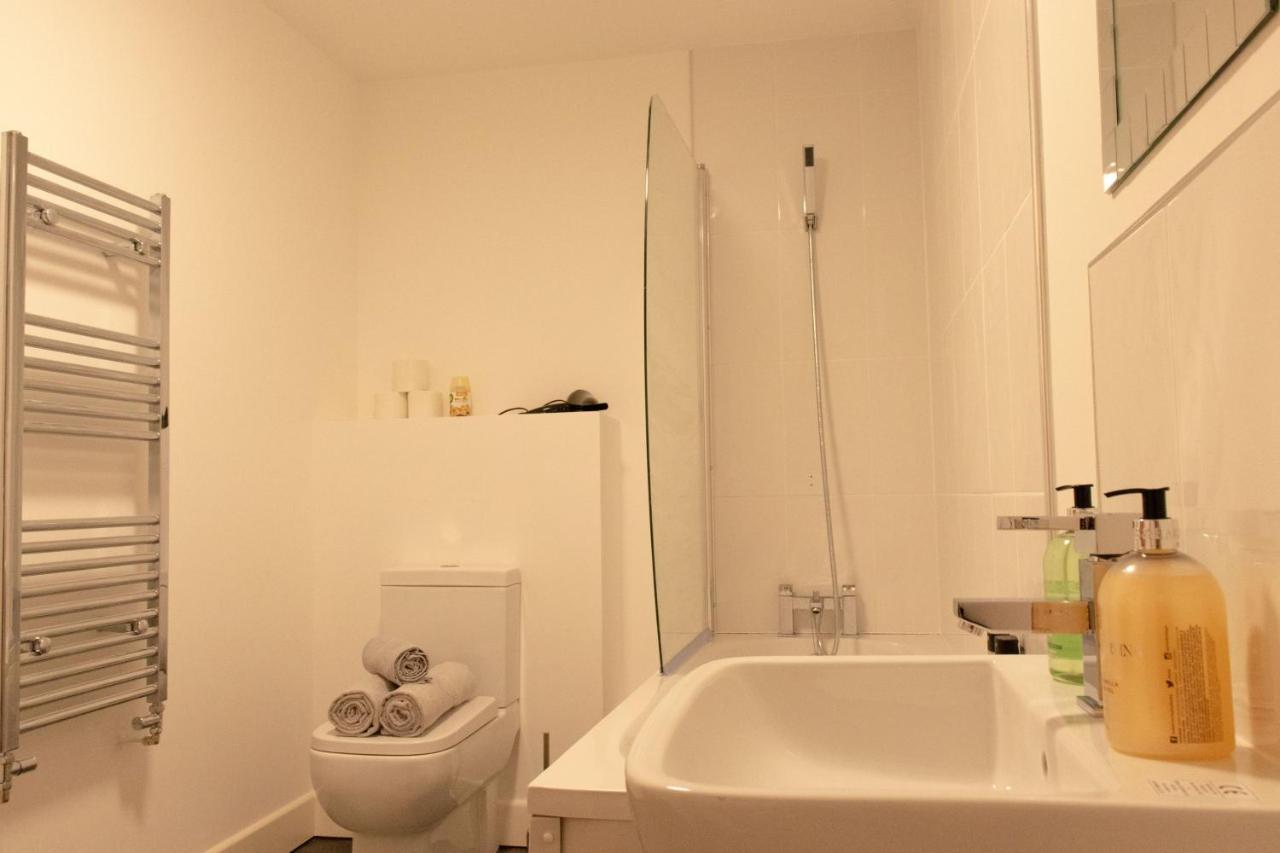 Livestay-Modern Apartment Minutes Away From Heathrow Slough Buitenkant foto