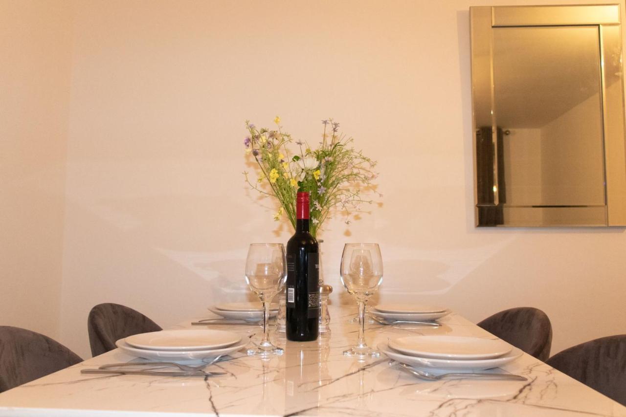 Livestay-Modern Apartment Minutes Away From Heathrow Slough Buitenkant foto
