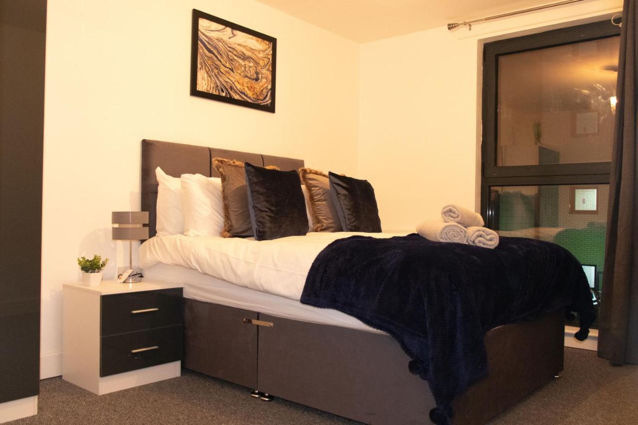 Livestay-Modern Apartment Minutes Away From Heathrow Slough Buitenkant foto