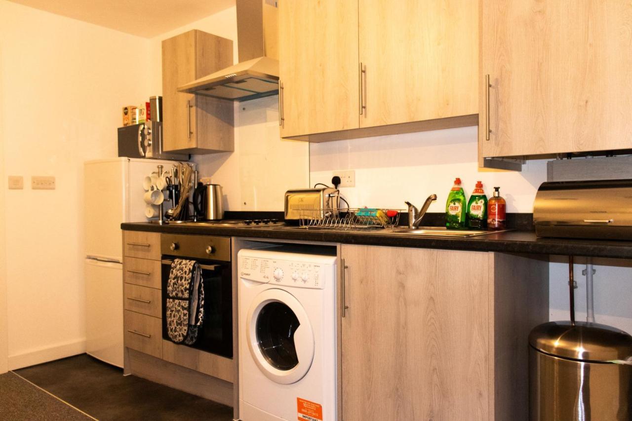 Livestay-Modern Apartment Minutes Away From Heathrow Slough Buitenkant foto