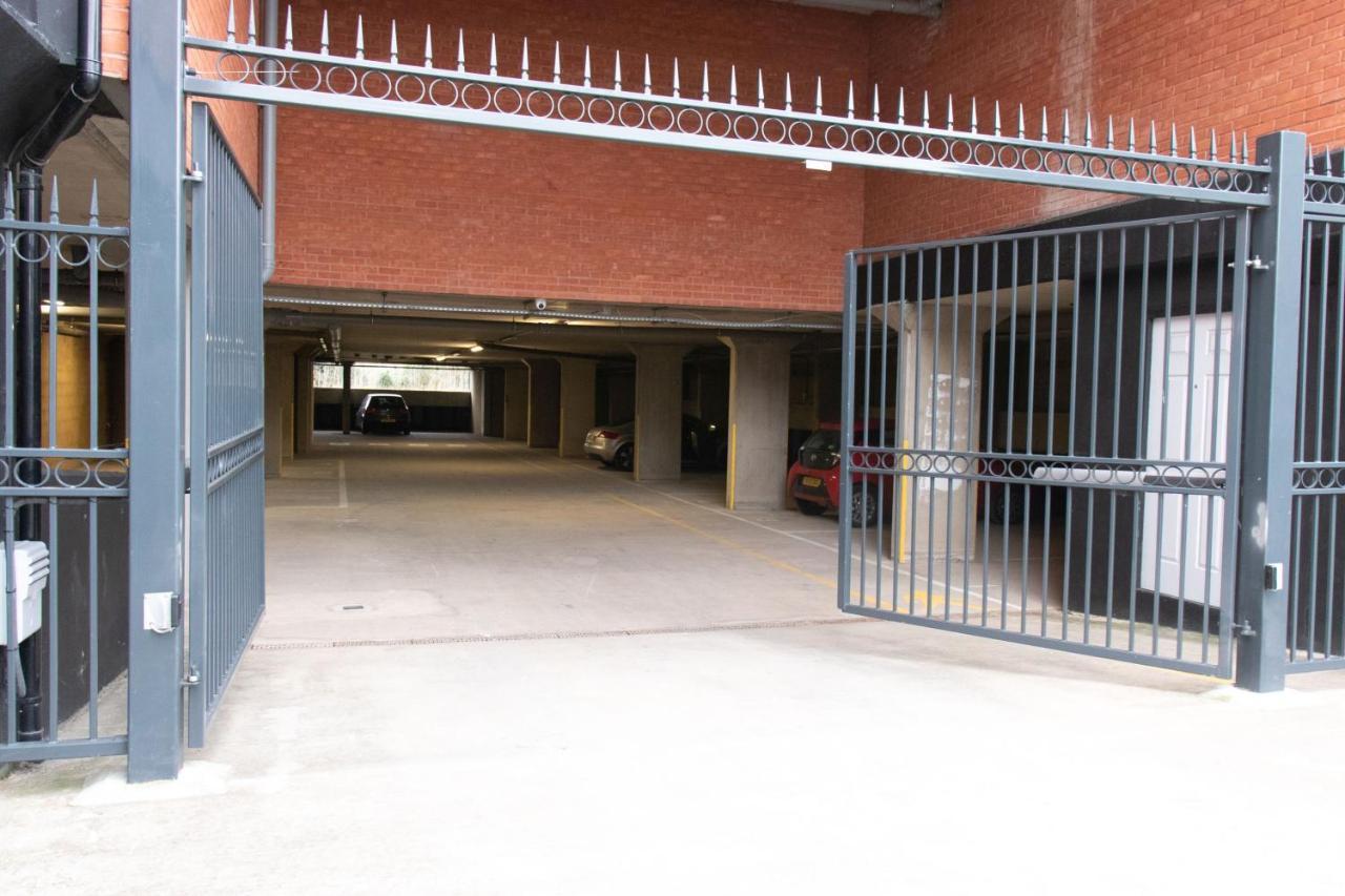 Livestay-Modern Apartment Minutes Away From Heathrow Slough Buitenkant foto